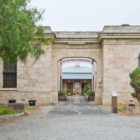 The Old Mount Gambier Gaol Hotel ภายนอก รูปภาพ