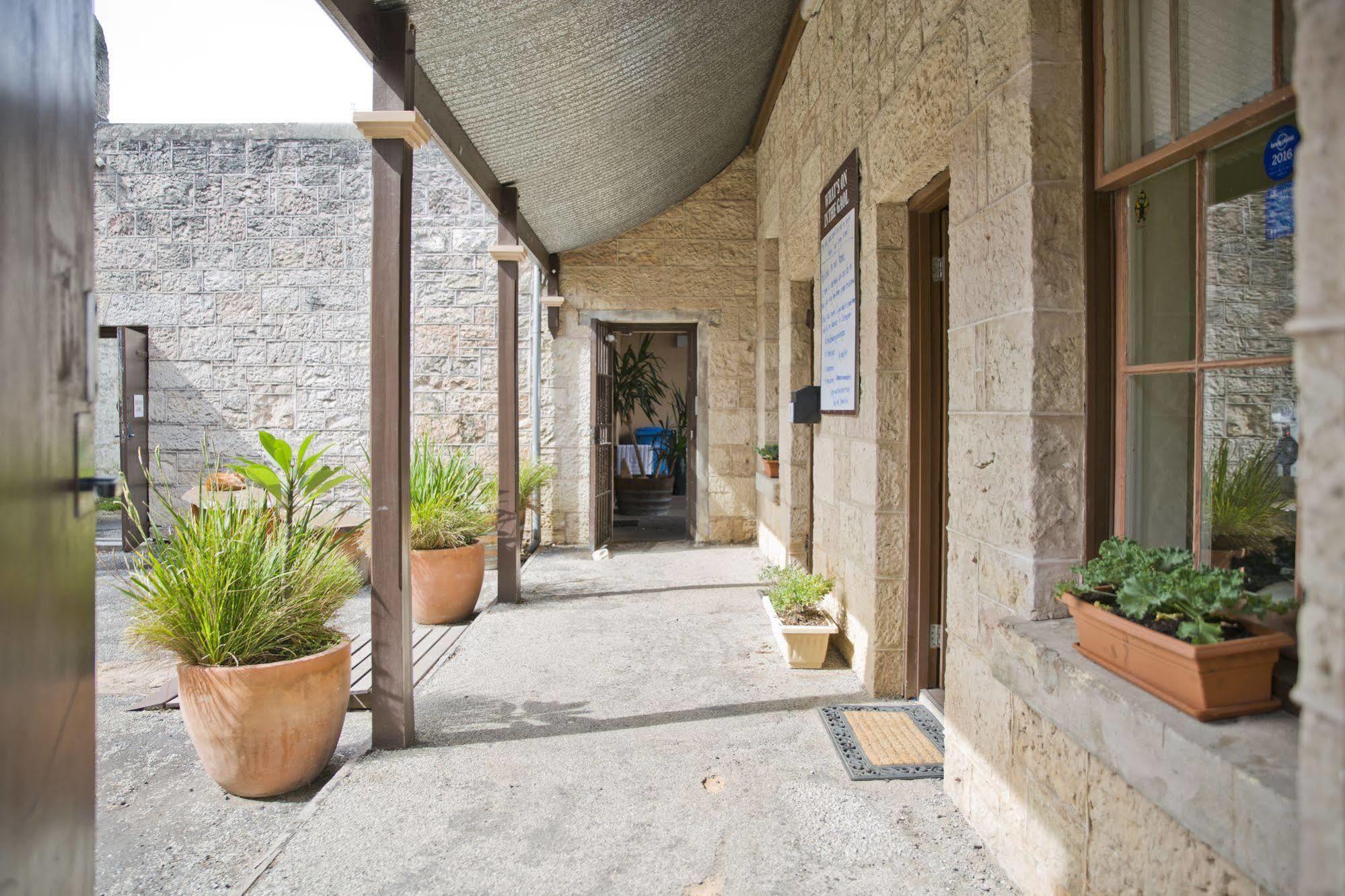 The Old Mount Gambier Gaol Hotel ภายนอก รูปภาพ