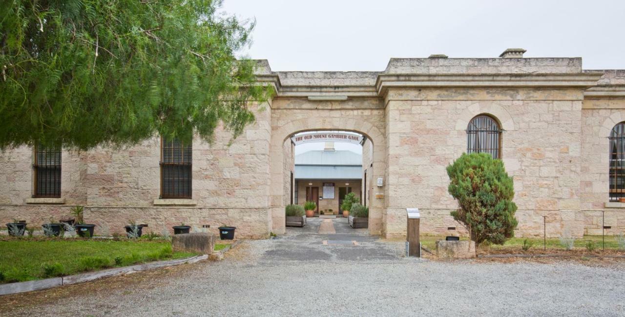 The Old Mount Gambier Gaol Hotel ภายนอก รูปภาพ