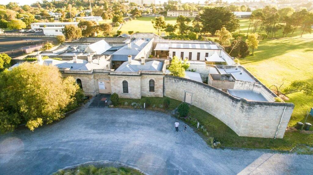 The Old Mount Gambier Gaol Hotel ภายนอก รูปภาพ